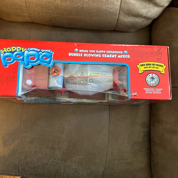 ArtCreativity Bubble🫧Blowing Cement Truck🚚Toy with LED🚦and Sound🔊Effects - Picture 8 of 8